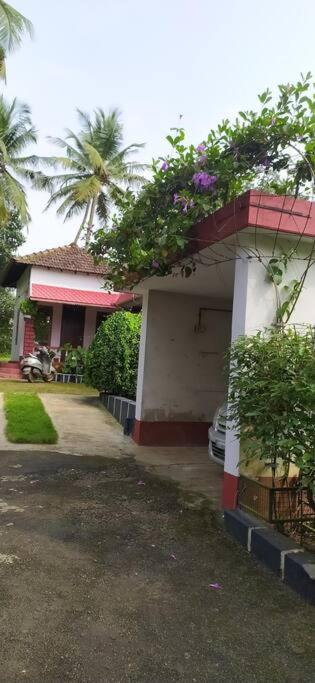 Runnin Airport - Homestay Gurpur Exterior foto