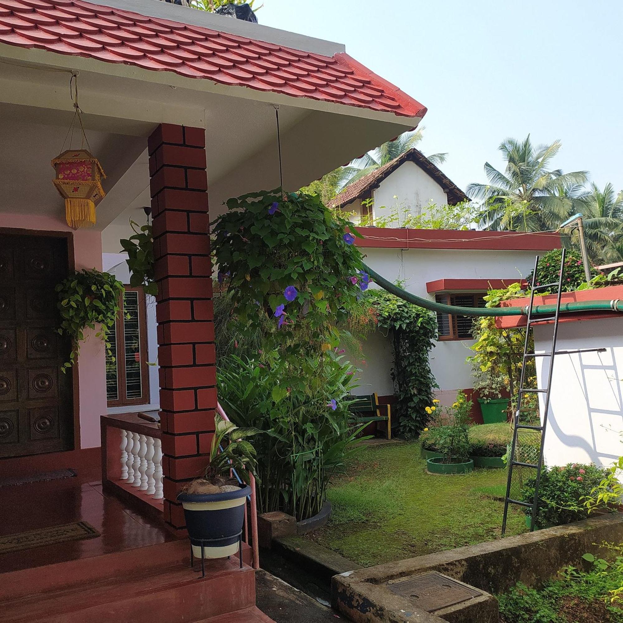 Runnin Airport - Homestay Gurpur Exterior foto